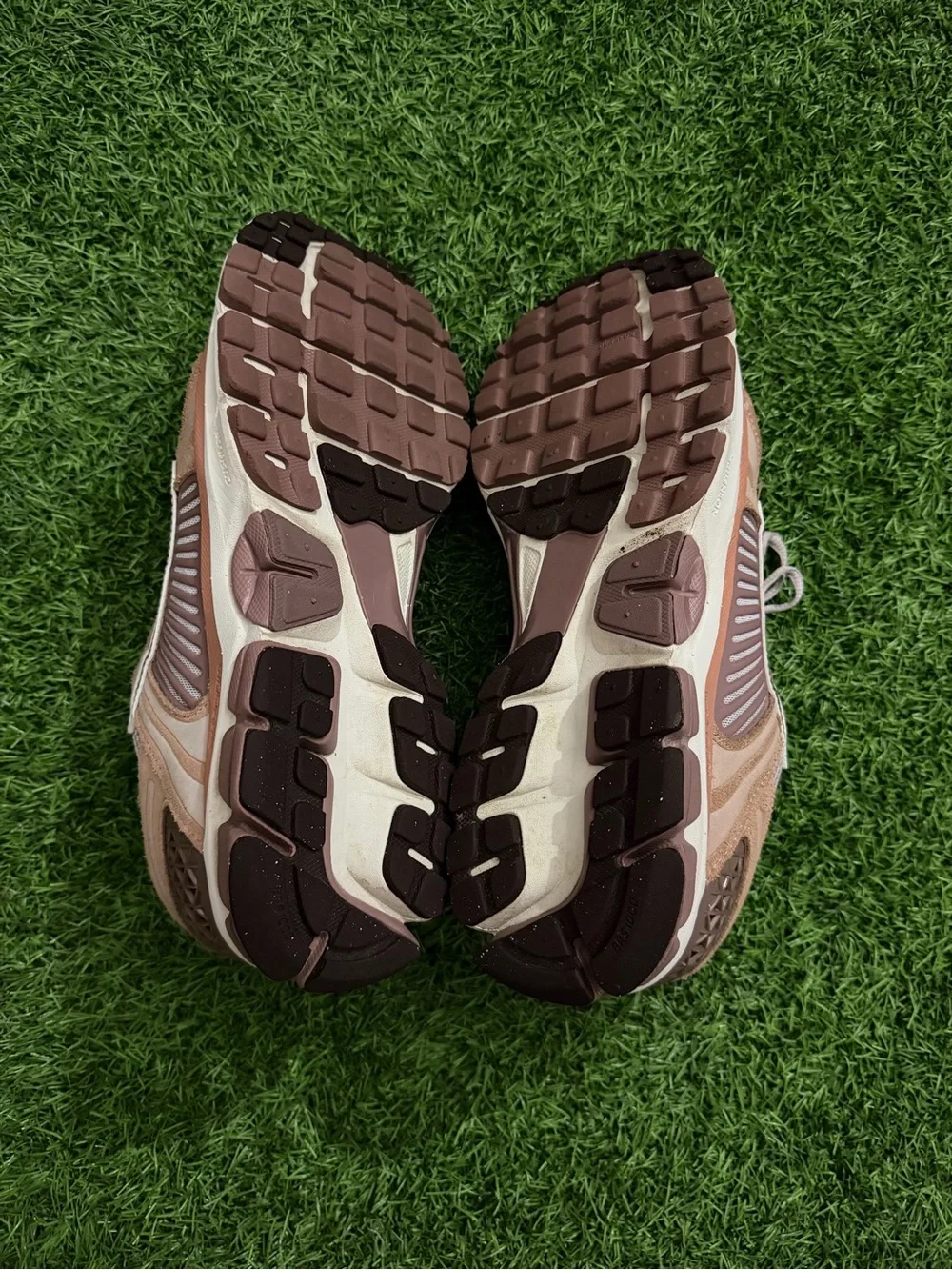 Men’s Nike Vomero 5 Brown and Beige Sneaker Size 10.5
